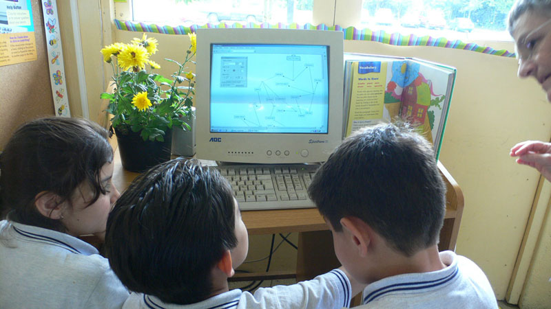 niños_laptop_IEM10