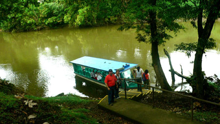 Tour_boat